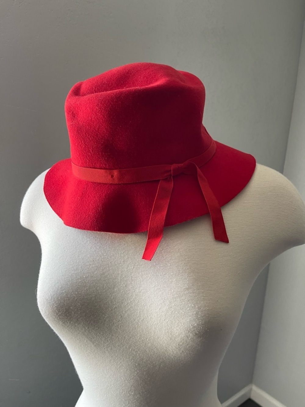 Women's %100 Wool Large Red Bucket Hat with Ribbon Band